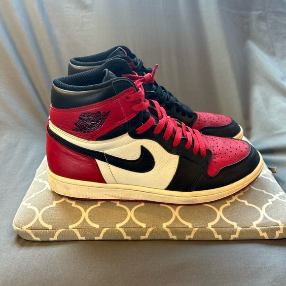 Air Jordan 1 Retro High OG 'Bred Toe' - Picture 10 of 12